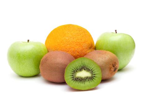 Immagine di ingredienti naturali come kiwi, arancia e frutti rossi