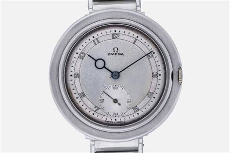 Omega Disco Volante con cassa in acciaio e quadrante argenté