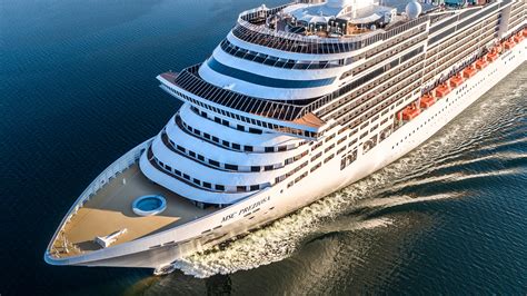 Illustrazione di una nave da crociera con persone che sbarcano