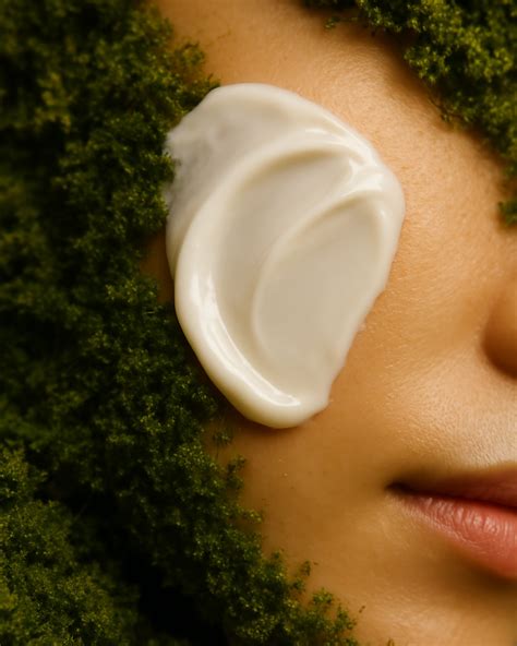 Texture ricca e avvolgente di una crema viso