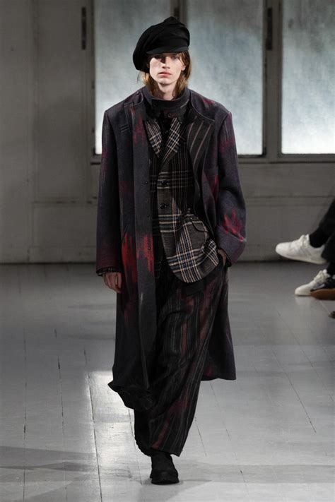 Sfilata di moda Yohji Yamamoto uomo