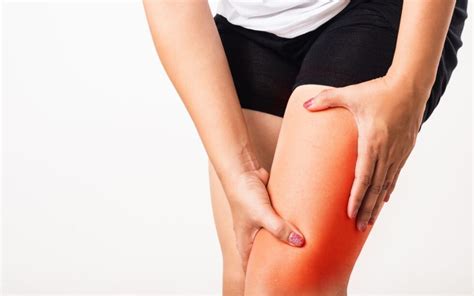 Schema che illustra le cause del dolore muscolare alle gambe