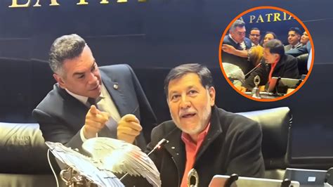 Bambino con alito fruttato