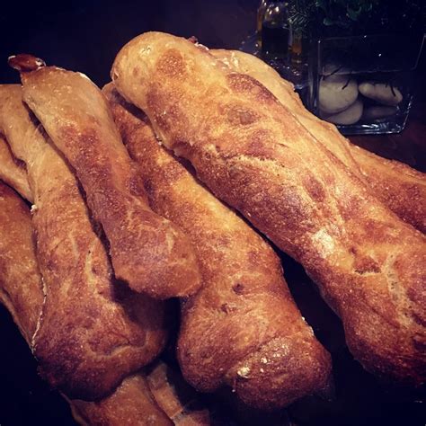 Ciabatte dorate e croccanti appena sfornate