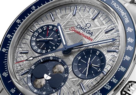 Dettaglio del quadrante di un Omega Speedmaster Moonphase con indicazione delle fasi lunari