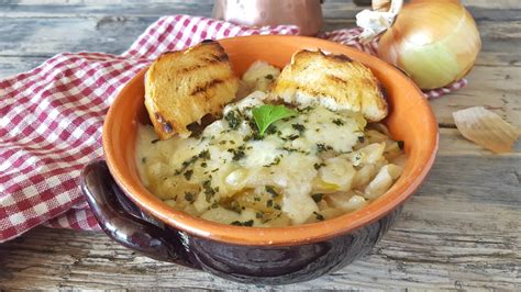 Piatto a base di cipolle