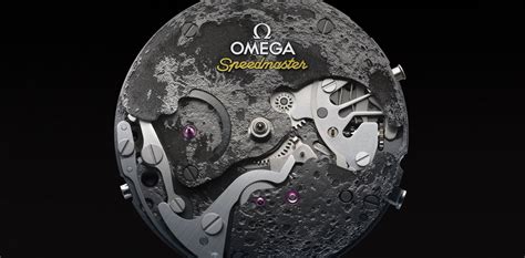 Dettaglio del movimento Omega con finiture brunite e ablazione al laser