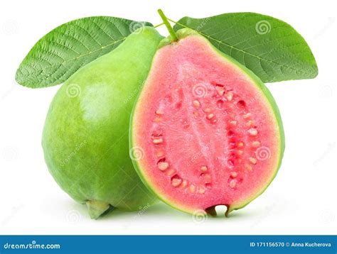 Immagine di un frutto di guava maturo, tagliato a metà per mostrare la polpa e i semi.