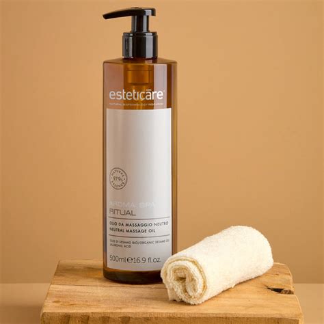 Bottiglia di olio da massaggio nutriente