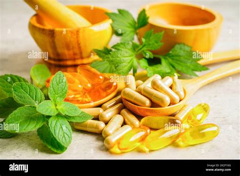 Immagine di diverse erbe e integratori naturali