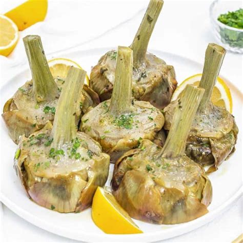 Piatto di carciofi alla romana