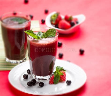 Immagine di bacche di Açai fresche e succo concentrato