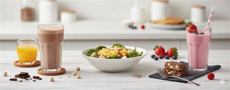 Varietà di sostituti del pasto: frullati, zuppe, barrette