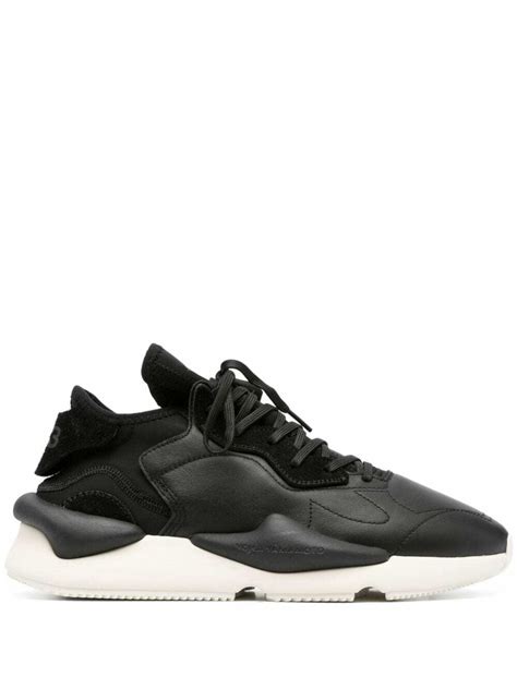 Design dettagliato delle sneakers Y-3