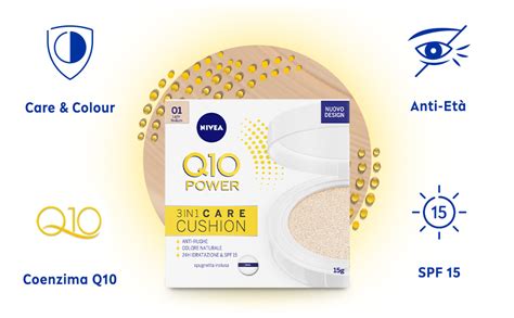 Donna che applica la crema NIVEA Q10 Plus con il cushion