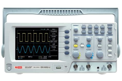 Immagine di un oscilloscopio che mostra una curva di Lissajous a forma di ellisse