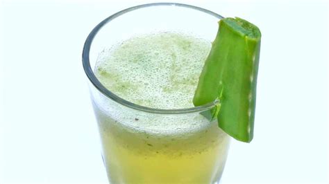 Bicchieri con succo di Aloe Vera