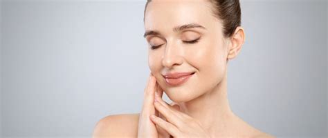 Donna con pelle luminosa e sana