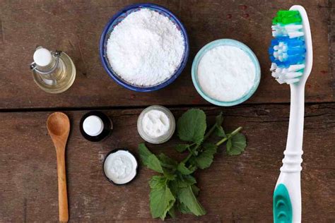 Infografica sui benefici degli ingredienti naturali nei dentifrici