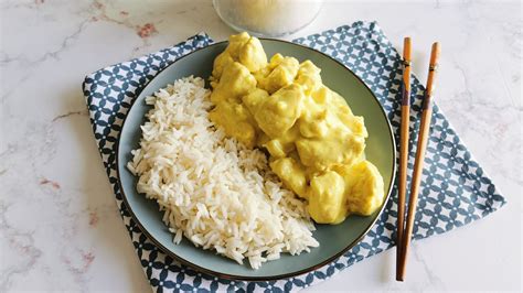 Piatto di curry con latte di cocco