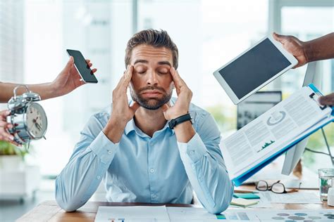 Persone che mostrano segni di stress e affaticamento