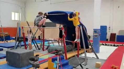 Palestra di ginnastica con attrezzi