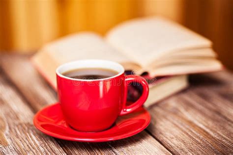 Immagine di una tazza di caffè solubile con funghi Ganoderma Lucidum