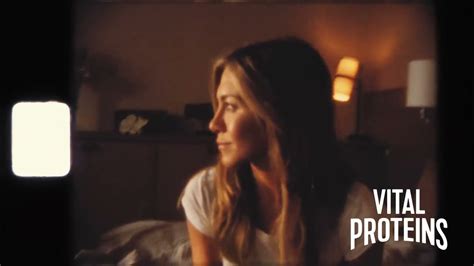 Jennifer Aniston in uno spot pubblicitario di Vital Proteins